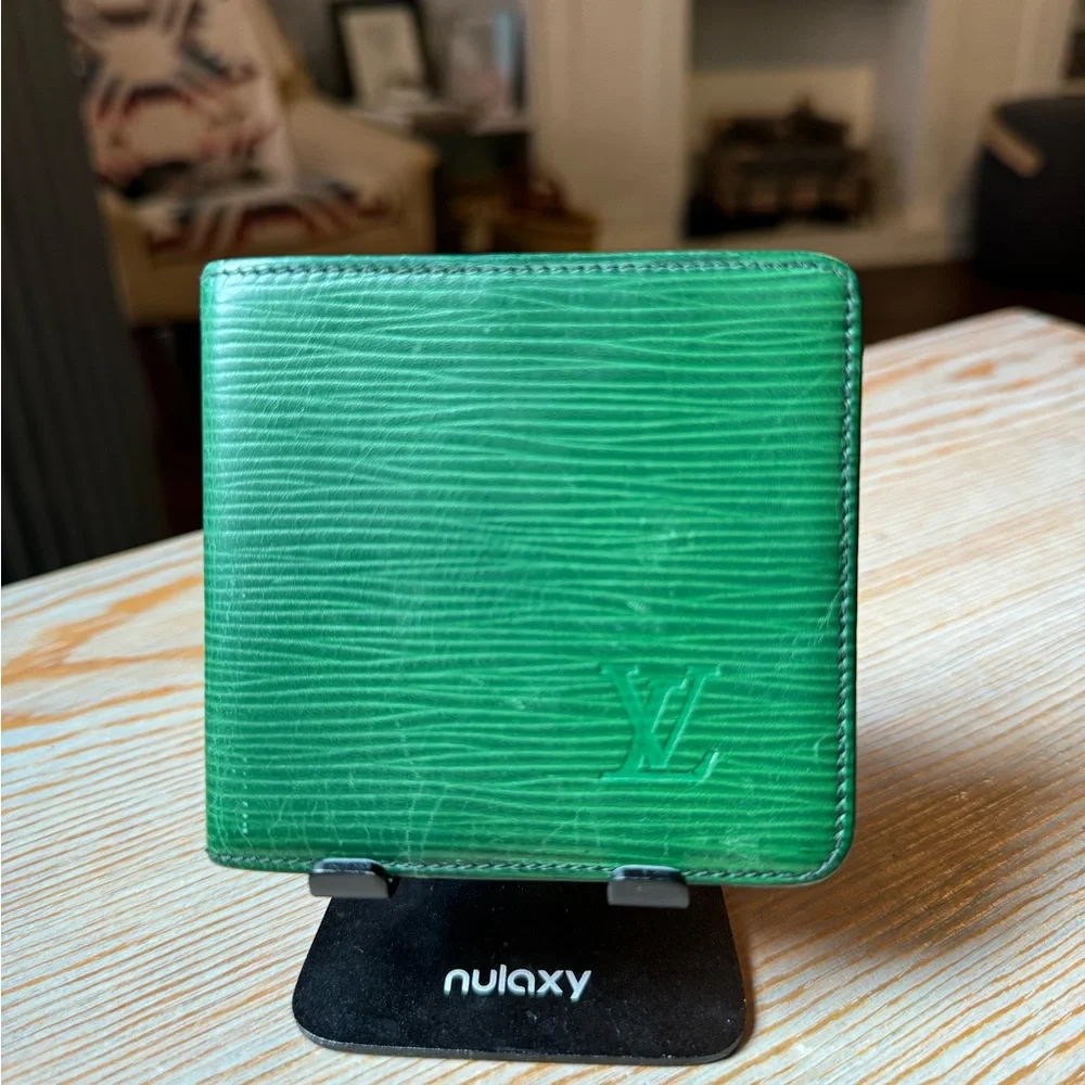 Louis Vuitton Epi Green Wallet - Picture 3 of 14